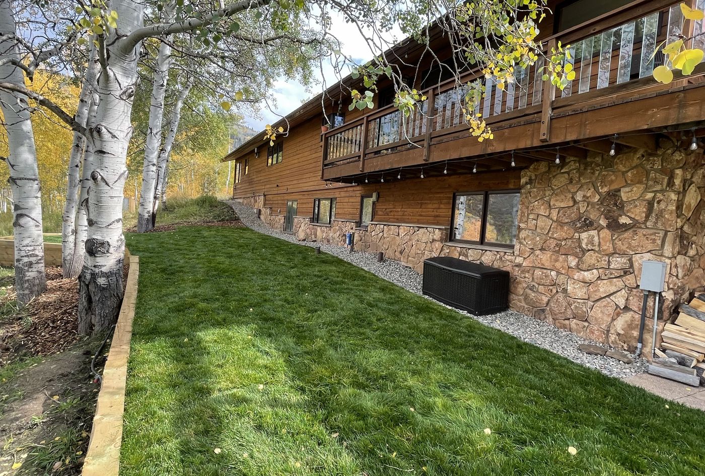 A freshly mowed and trimmed lawn by Hill's Lawn & Landscape